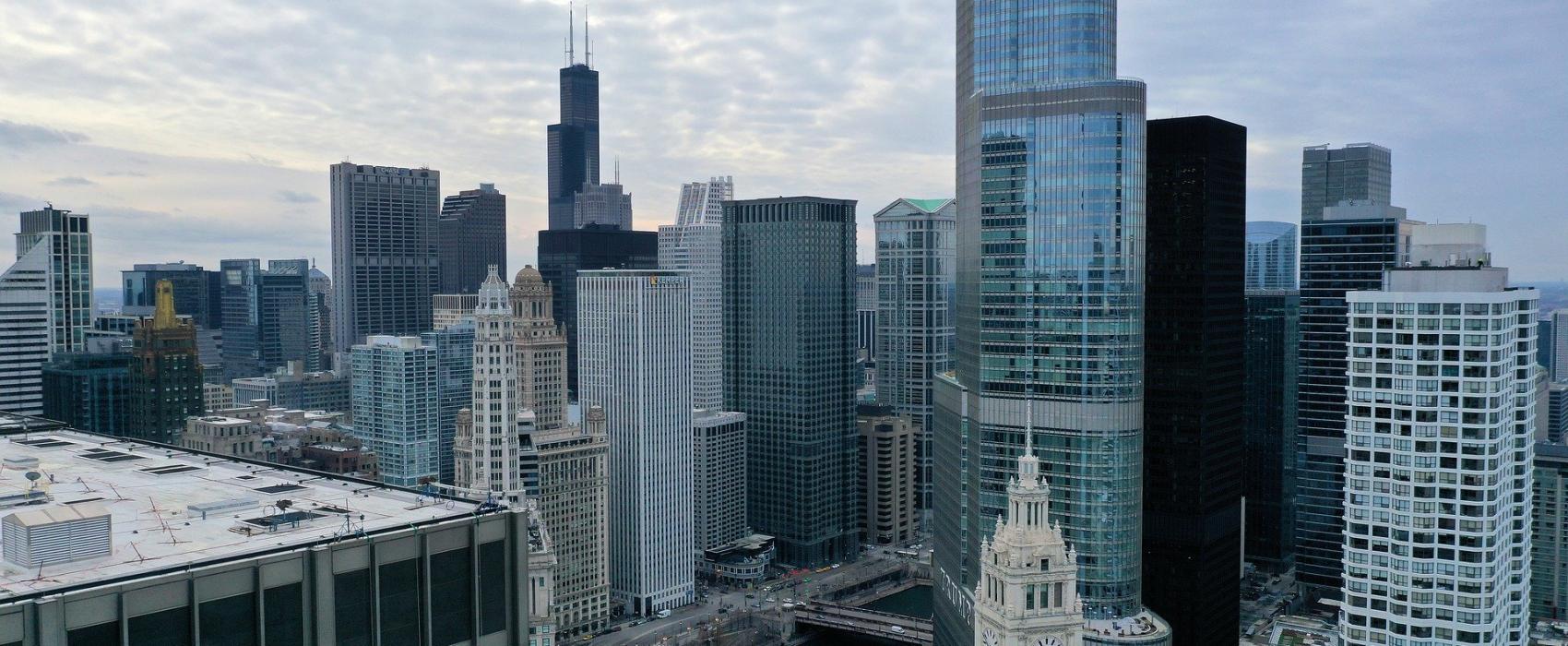 image of chicago river and buildings around